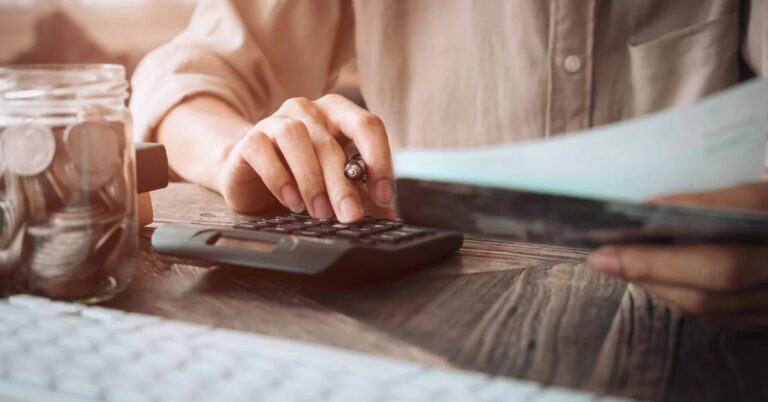 DPH kalkulačka: Vypočítejte cenu s DPH a bez DPH online (Zdarma)