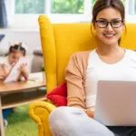 15 Nejlepších přivýdělků na mateřské z domova: Jak si přivydělat bez opuštění domova