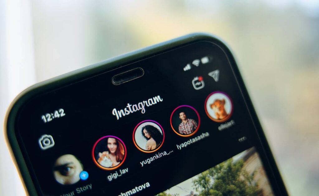 Jak udělat černý Instagram: Návod jak nastavit tmavý režim v aplikaci