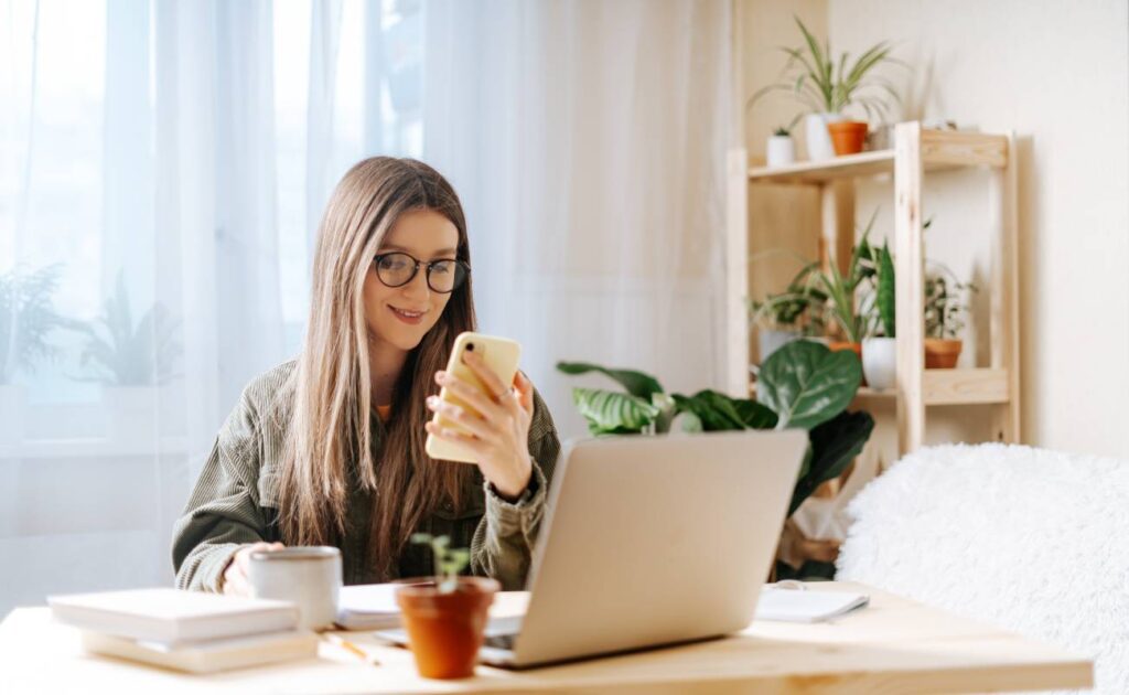 Návod jak si přivydělat na internetu z mobilu: Kompletní průvodce výdělkem z telefonu